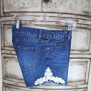 Bit & Bridle Crochet Lace Trim Denim Shorts Medium Wash Size 8